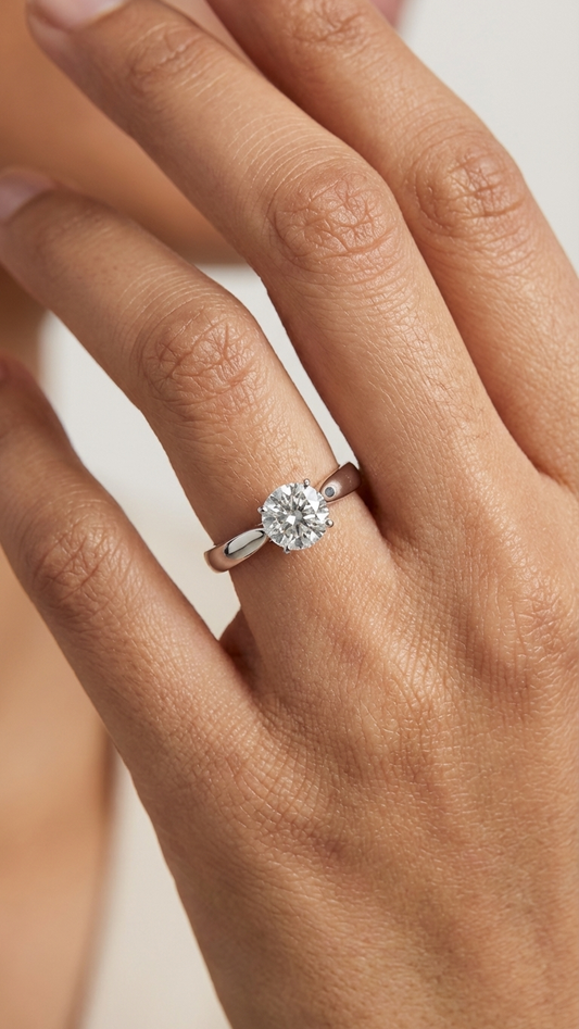 Classic Silver Solitaire Ring – Timeless Elegance